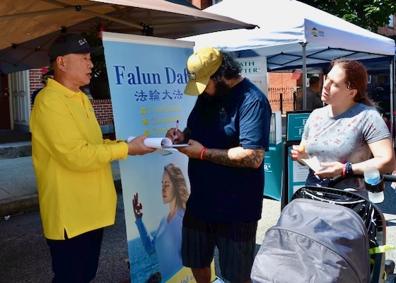 Image for article Pennsylvania, ABD: Toplum Etkinliklerinde Falun Dafa Tanıtımı