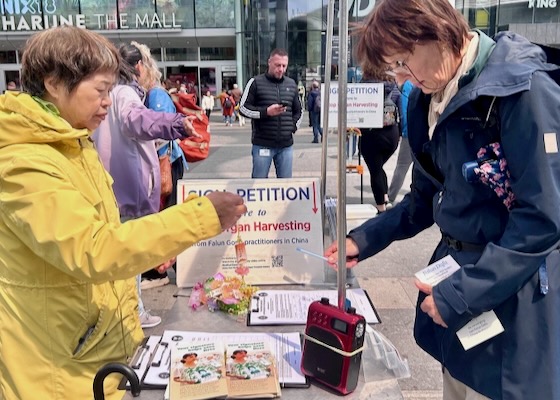 Image for article Hollanda: Utrecht'teki Halk, Falun Dafa'ya Yönelik Zulmü Sonlandırmak İçin Uygulayıcıların Çabalarını Destekledi