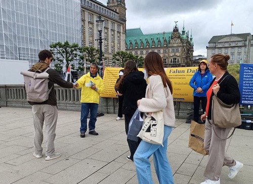 Image for article Almanya: Hamburg'da Falun Dafa'nın Tanıtımı Yapıldı