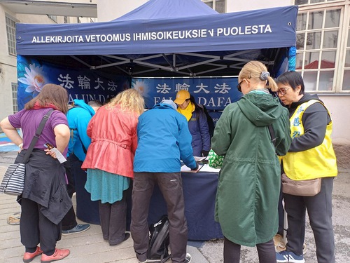 Image for article Falun Dafa Uygulayıcıları Finlandiya'nın Üçüncü Büyük Şehrinde Gerçeği Anlattı