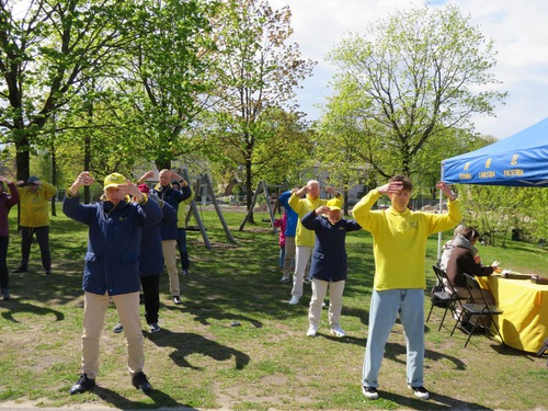 Image for article Letonya: Riga'da Dünya Falun Dafa Günü Kutlandı