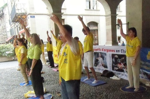 Image for article Cenevre, İsviçre: Falun Dafa Uygulayıcıları Belediye Meclisi Üyelerine Destekleri İçin Teşekkür Etti
