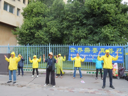 Image for article Fransa: İnsanlar Paris'teki İki Etkinlikte Falun Dafa'yı Övdü