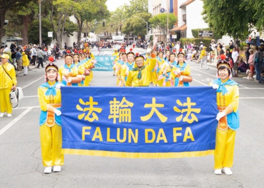Image for article Kaliforniya, ABD: Belediye Meclis Üyeleri Kiraz Festivali Geçit Töreninde Falun Dafa'yı Övdü