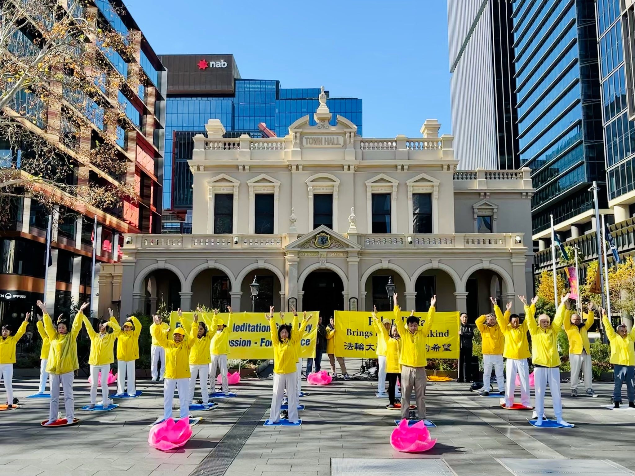 Image for article ​Sydney, Avustralya: Falun Dafa'nın Tanıtımını Anmak İçin Parramatta'da Kutlama Düzenlendi