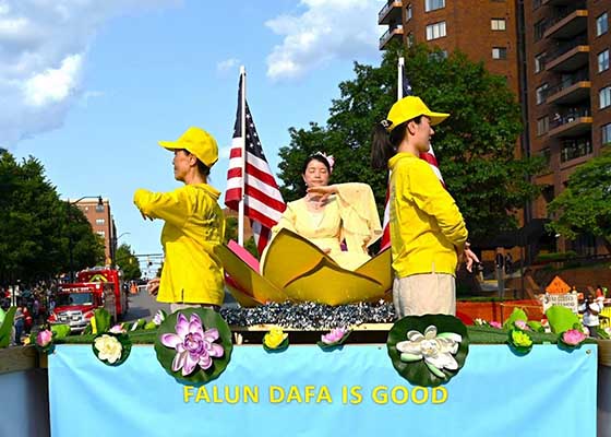 Image for article ​Ohio, ABD: Falun Gong Uygulayıcıları, Columbus Bağımsızlık Günü Geçit Töreni'ne Katılımlarının 20. Yılını Kutladı