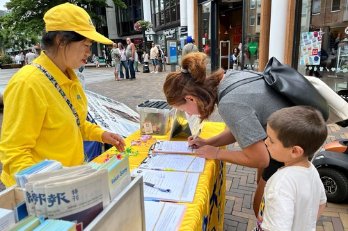 Image for article Hollanda: Zoetermeer'deki İnsanlar Falun Dafa'yı Hoş Karşıladı