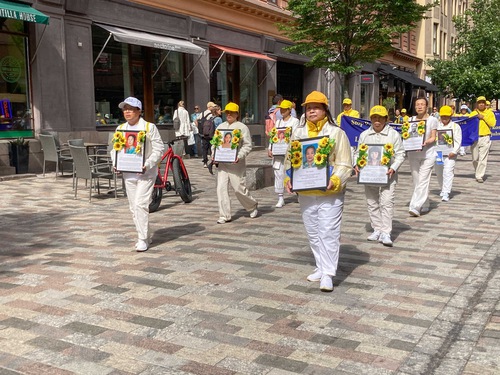 Image for article Finlandiya: Helsinki'de Yapılan Miting Ve Yürüyüş, Zulmü Sona Erdirmek İçin Gösterilen 26 Yıllık Çabayı Simgeledi