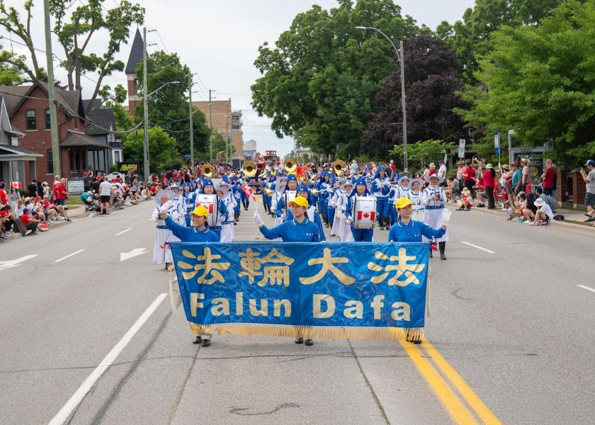 Image for article Falun Dafa, Aurora'daki Kanada Günü'nde İyi Karşılandı