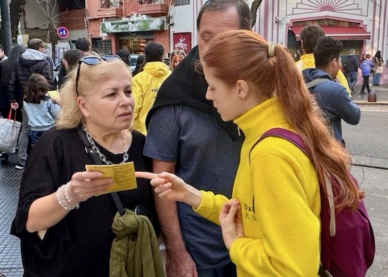 Image for article ​Arjantin: Halk, Uygulayıcıların Çin'de 26 Yıldır Sürmekte Olan Zulmü Protesto Etme Çabalarını Destekliyor