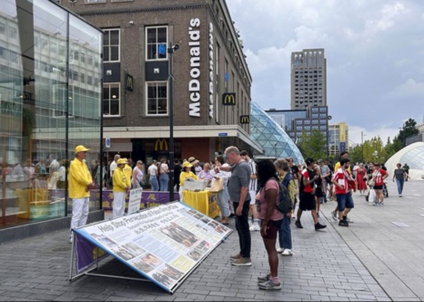 Image for article Hollanda: Falun Dafa Yapılan Etkinlik Sırasında Halk Tarafından Destek Gördü