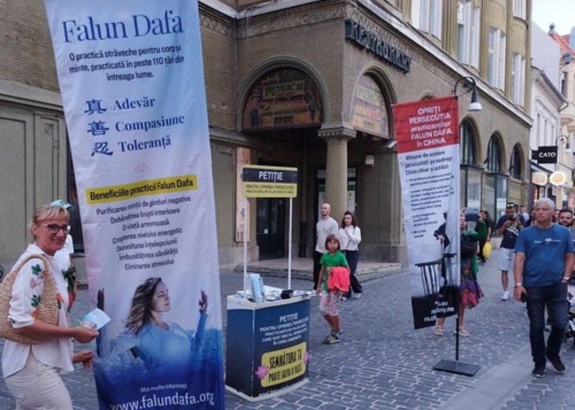 Image for article Romanya: Halk, Bilgilendirme Günü Etkinliğinde Falun Dafa'yı Öğrendi