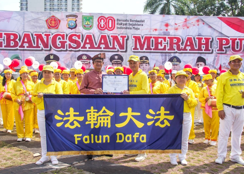 Image for article ​Endonezya, Batam: Falun Dafa, Bağımsızlık Günü Geçit Töreninde Coşkuyla Karşılandı