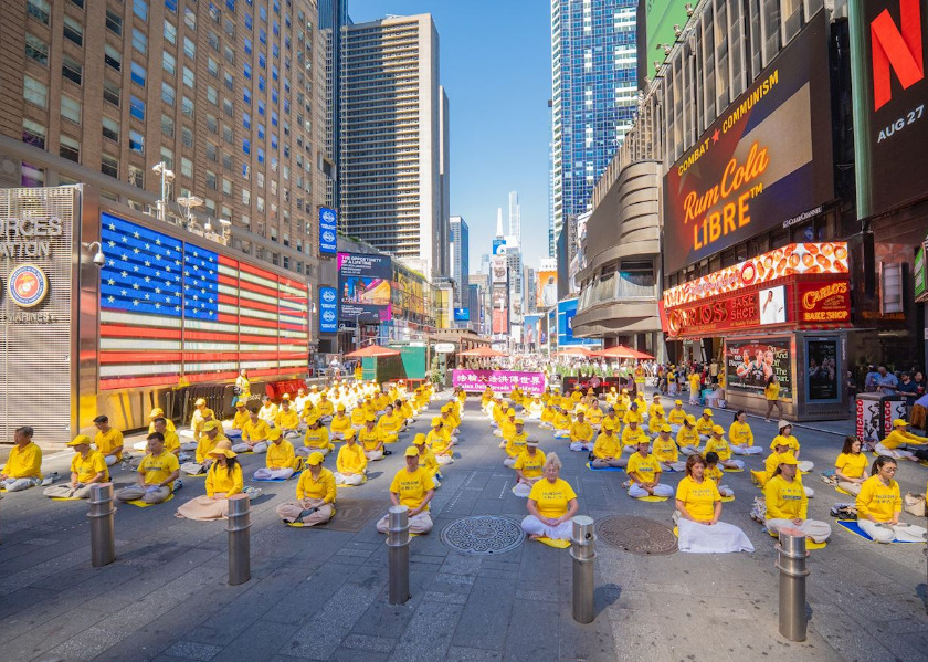 Image for article ​New York: Times Meydanı'ndaki Huzurlu Falun Dafa Egzersizleri İzleyenleri Etkiledi