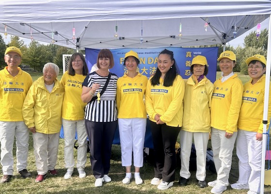Image for article ​Ottawa, Kanada: Çok Kültürlü Festivallerde Falun Dafa Tanıtımı