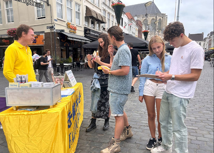 Image for article Hollanda: Breda'da Bilgilendirme Günü Yapıldı ve Falun Gong İnsanlardan Destek Gördü
