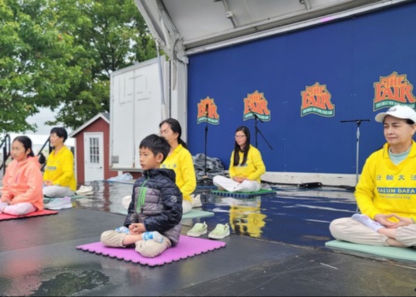 Image for article New York: Büyük New York Eyalet Fuarı'nda Falun Dafa Tanıtımı