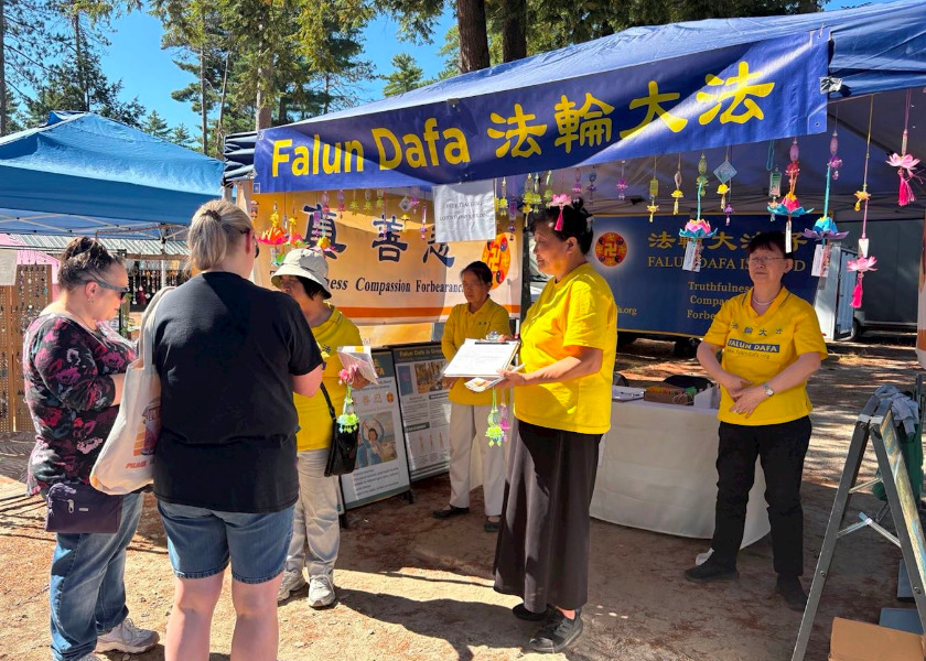 Image for article New Hampshire, ABD: Hopkinton Eyalet Fuarı'nda Falun Dafa Tanıtımı