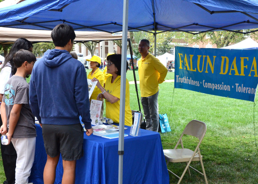 Image for article ​Delaware, ABD: Newark Topluluk Günü'nde Falun Dafa Tanıtımı