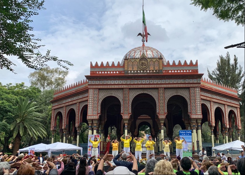 Image for article ​Meksika: Falun Dafa, Mexico City ve Puebla'daki Kutlamalar Sırasında Topluluklara İlham Verdi