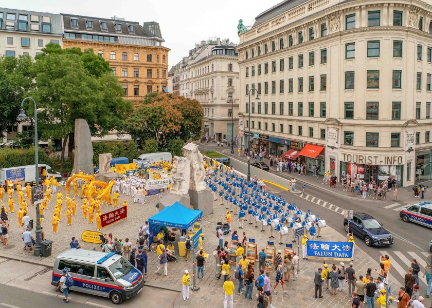 Image for article Avusturya: Falun Dafa Zulmü Konusunda Farkındalığı Artırmak İçin Viyana'da Miting ve Yürüyüş Düzenlendi