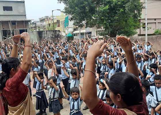 Image for article ​Hindistan'daki On Altı Okuldan 4.500 Öğrenci, Öğretmen ve Personel Falun Dafa'yı İyi Karşıladı