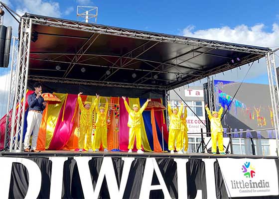 Image for article ​Yeni Zelanda: Auckland'daki Diwali Festivali'nde İnsanlar Falun Dafa Hakkında Bilgi Edindi