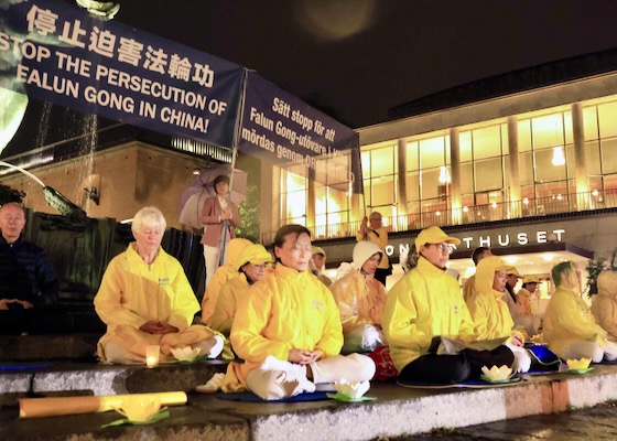 Image for article İsveç, Göteborg: Mum Işığı Nöbeti, Çin'deki Zulme Karşı Farkındalığı Arttırdı