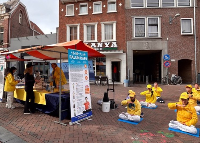 Image for article Hollanda: Roosendaal Gününde Falun Dafa Tanıtıldı