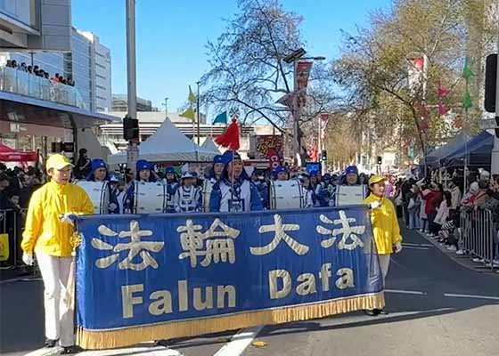 Image for article Avustralya, Sydney'deki Bahar Kutlamaları Sırasında İnsanlar Falun Dafa Hakkında Bilgi Edindi