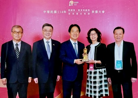 Image for article Falun Gong Uygulaması Bir Öğretmene Sınıfına Nezaket ve Güzellik Katması İçin İlham Veriyor