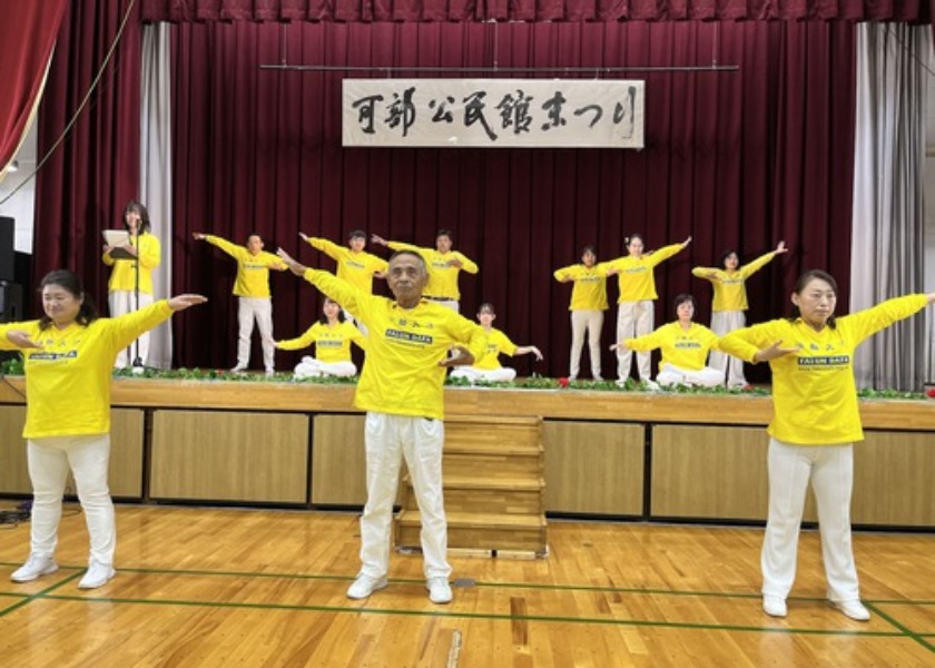 Image for article ​Japonya'daki Topluluk Kutlamalarında Falun Gong Tanıtımı
