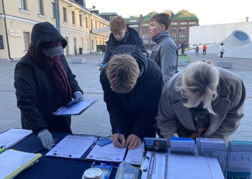 Image for article Helsinki'deki Halk, Çin'deki Zulmü Kınamak İçin Dilekçe İmzaladı