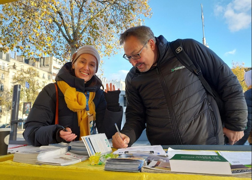 Image for article Fransa: Yerel Yönetimler Fuarında, Önde Gelen Liderler ve Belediye Başkanları Falun Dafa'ya Yapılan Zulmü Kınadı