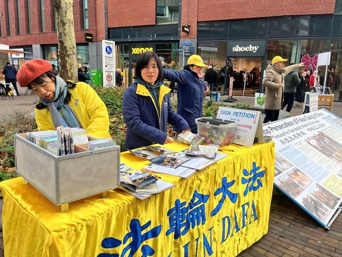 Image for article Hollanda'daki Etkinlikte İnsanlar Falun Dafa'yı Destekledi