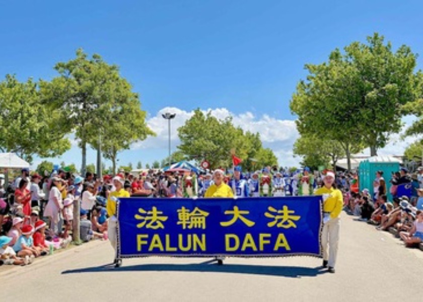 Image for article ​Falun Dafa, Yeni Zelanda'daki Noel Geçit Törenlerinde Memnuniyetle Karşılandı