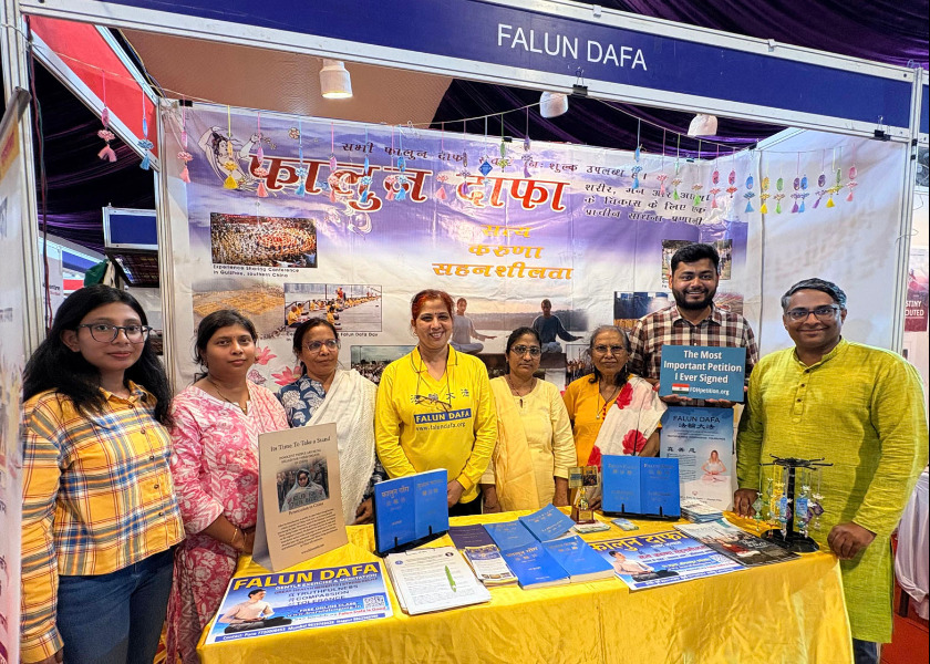 Image for article ​Hindistan: Falun Dafa, 23. Pune Kitap Fuarı'nda İlgi Gördü