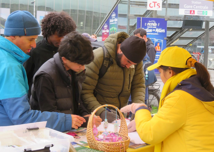 Image for article Fransa: Falun Gong Grubu, Avrupa Konseyi İnsan Hakları Toplantıları Sırasında Bir Etkinlik Düzenlendi