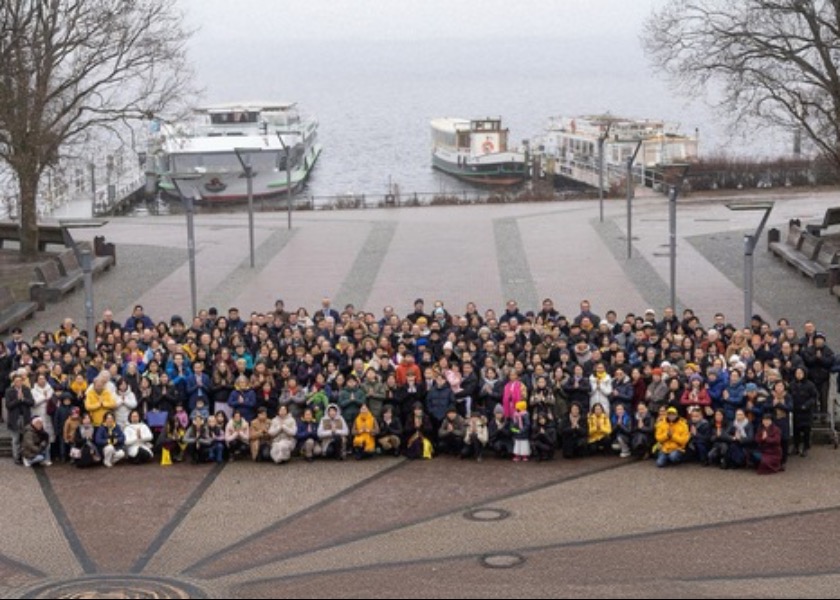 Image for article Almanya Ve İsviçre'nin Almanca Konuşulan Bölgesindeki Uygulayıcılar Shifu'ya Teşekkürlerini İleterek Yeni Yıllarını Kutladılar