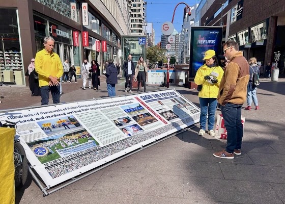 Image for article Hollanda: Falun Dafa Uygulayıcıları Zulüm Konusunda Farkındalık Yarattı