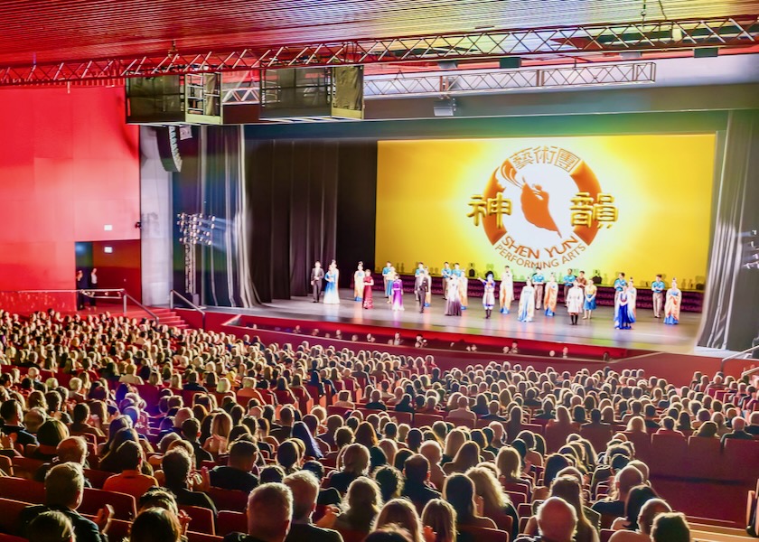 Image for article Avusturya, Fransa, İtalya, İsviçre, İngiltere ve ABD'deki İzleyiciler, Shen Yun'u Erdemi ve Sosyal Faydaları İçin Takdir Etti