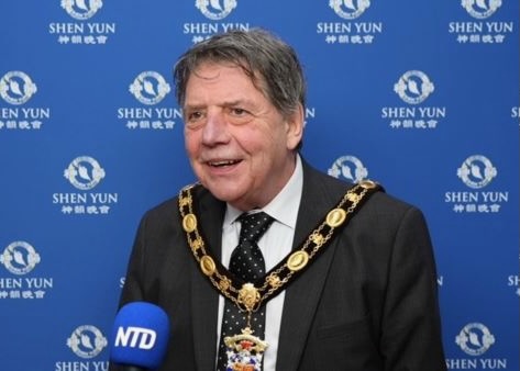 Image for article Birleşik Krallık: Llandudno Belediye Başkanı, Shen Yun Performans Sanatları Grubuna Takdir Mektubu Gönderdi