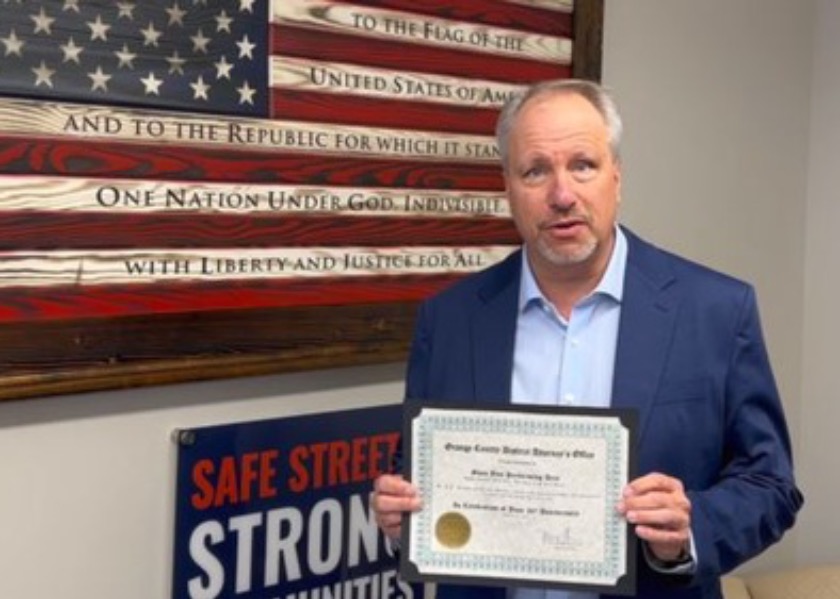 Image for article ​Orange İlçe Bölge Savcısı, Shen Yun'u Tanıyor ve New York'a Hoş Geldiniz Diyor