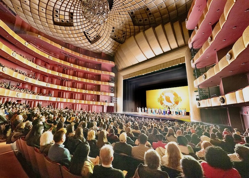 Image for article Amerikalı ve Avrupalı Tiyatroseverler Paskalya Döneminde Shen Yun'u İzledi: 