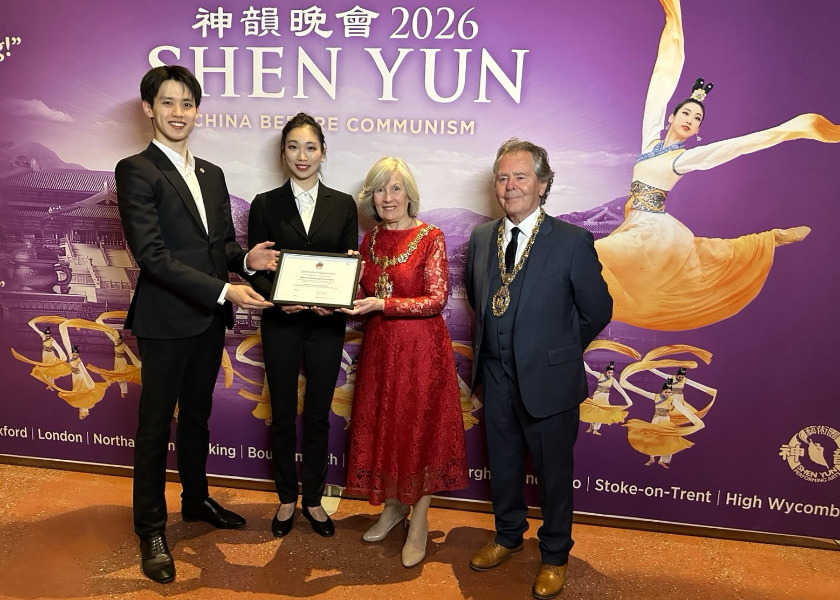 Image for article Shen Yun, 52 Performans Sunduğu İngiltere Turnesini Tamamladı, Yerel Yetkililer Desteklerini Açıkladı