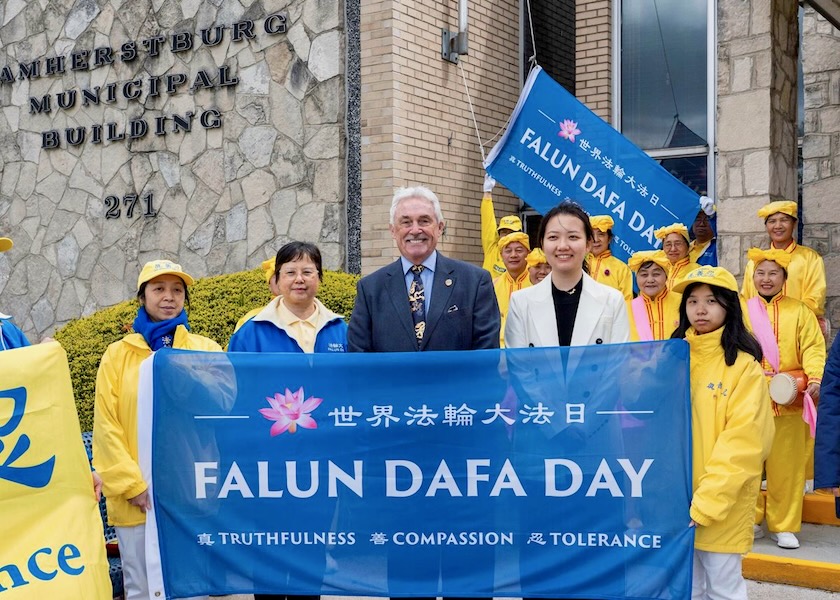 Image for article ​Kanada: Belediye Başkanı ÇKP’nin Tehdidini Açığa Vurdu ve Falun Dafa'yı Desteklemeye Devam Ettiğini Açıkladı
