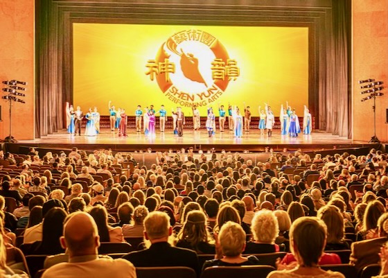 Image for article Shen Yun, Amerika ve Avrupa'daki İzleyicileri Etkiledi: 