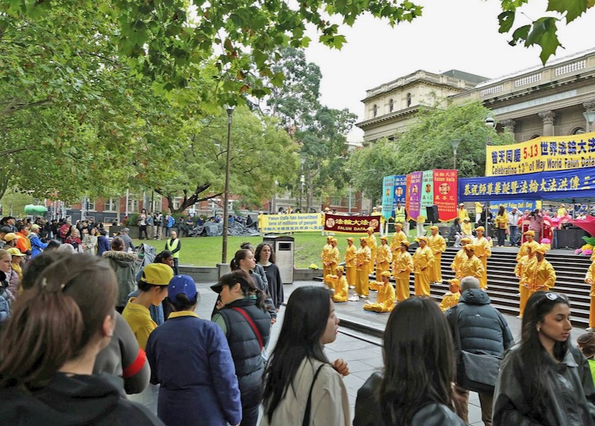 Image for article ​Melbourne'deki İnsanlar Dünya Falun Dafa Günü Kutlamasında Doğruluk-Merhamet-Hoşgörü Değerlerini Övdü