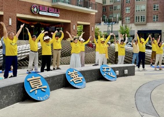 Image for article ​Kuzey Carolina'da Dünya Falun Dafa Günü Kutlaması