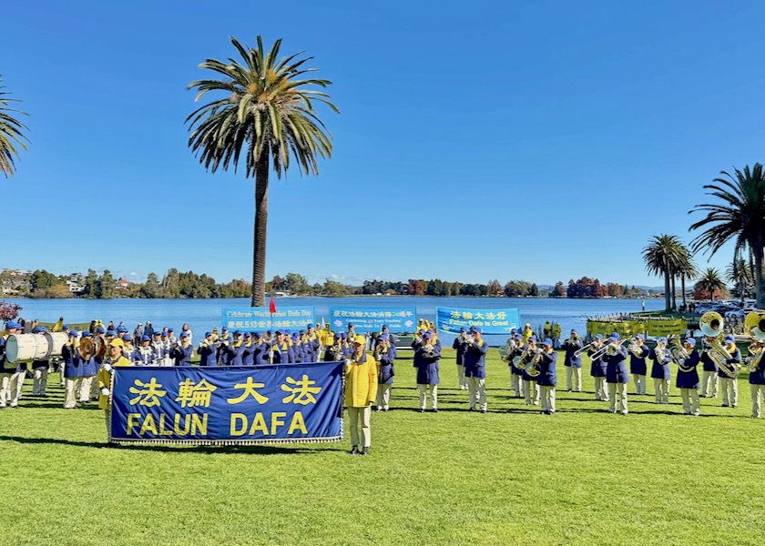 Image for article ​Yeni Zelanda: İnsanlar Dünya Falun Dafa Günü Kutlamasının Keyfini Çıkardı